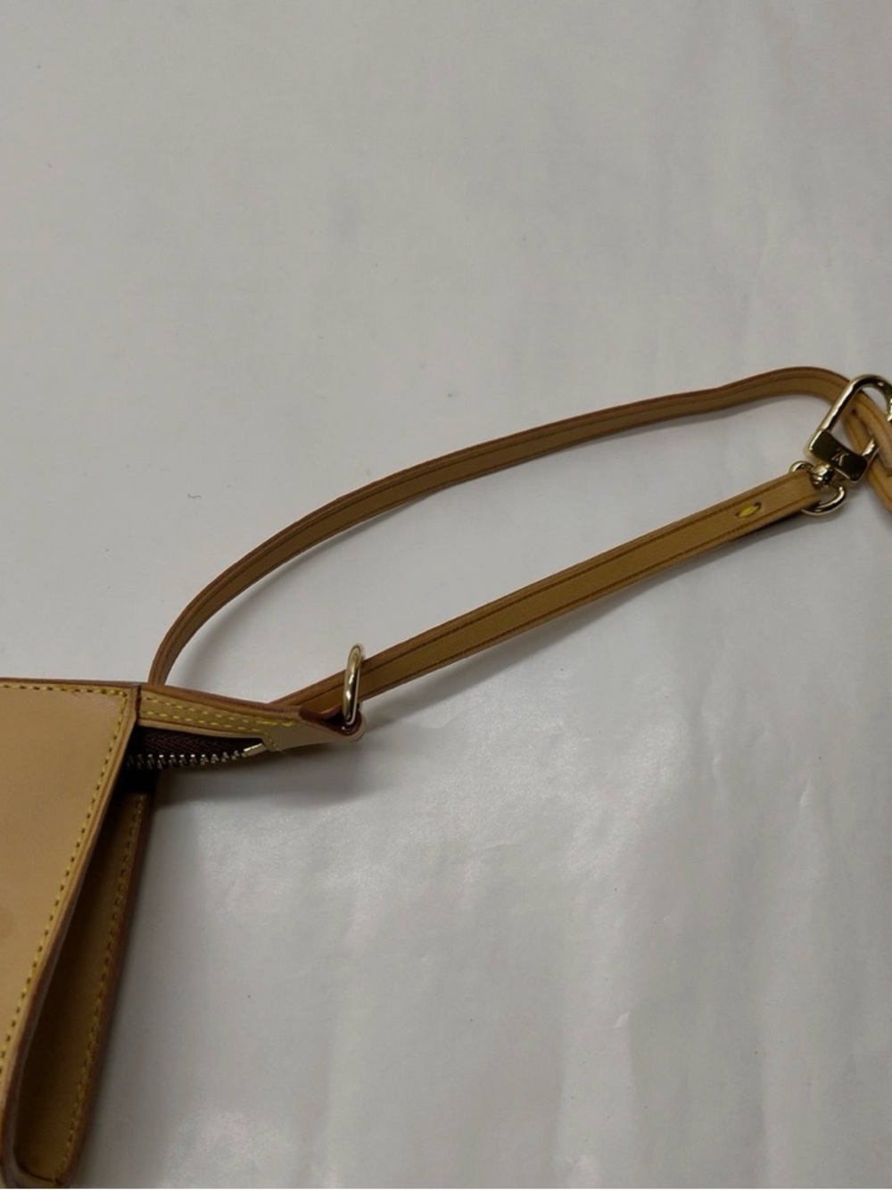 LOUIS VUITTON Pouch/Wristlet Cabas Cruise Pouch Brown Leather - Picture 4 of 6